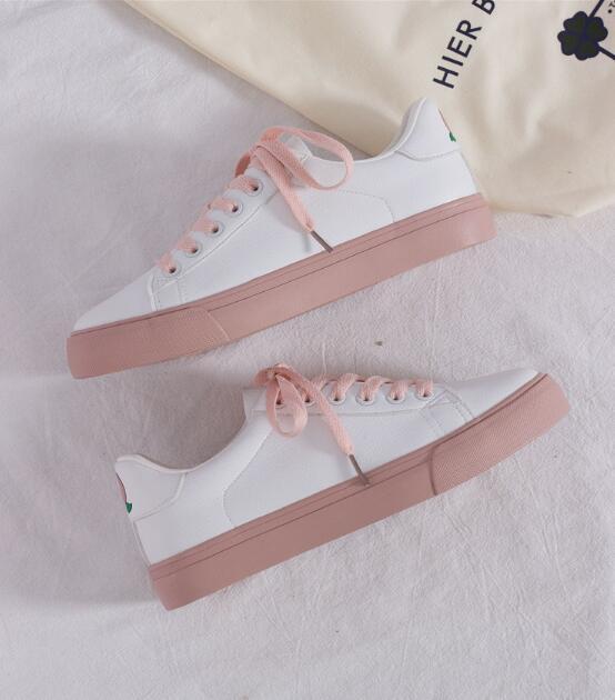 Spring new Korean version of the wild white shoes female strawberry retro port wind shoes students ins sneakers