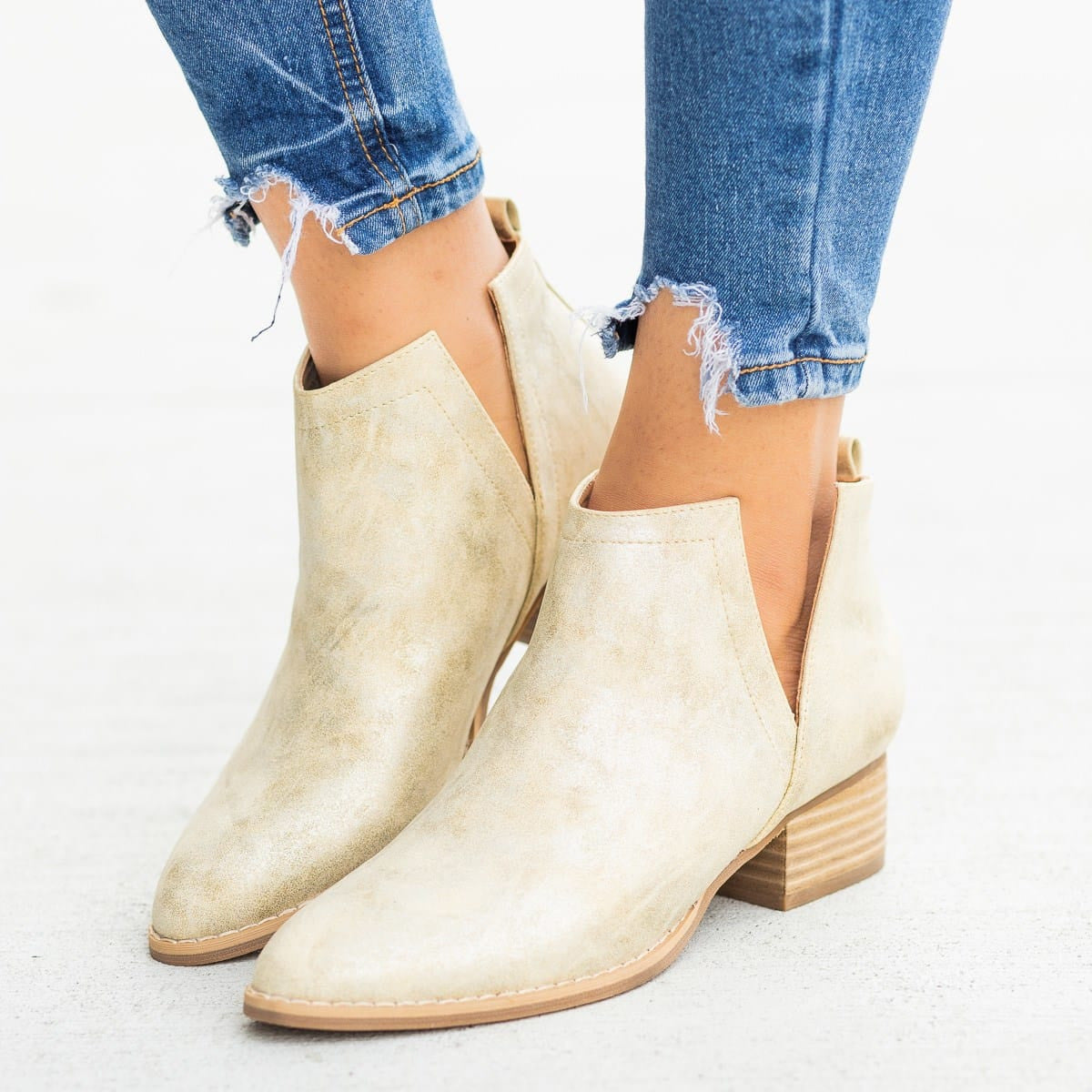 Round toe boots