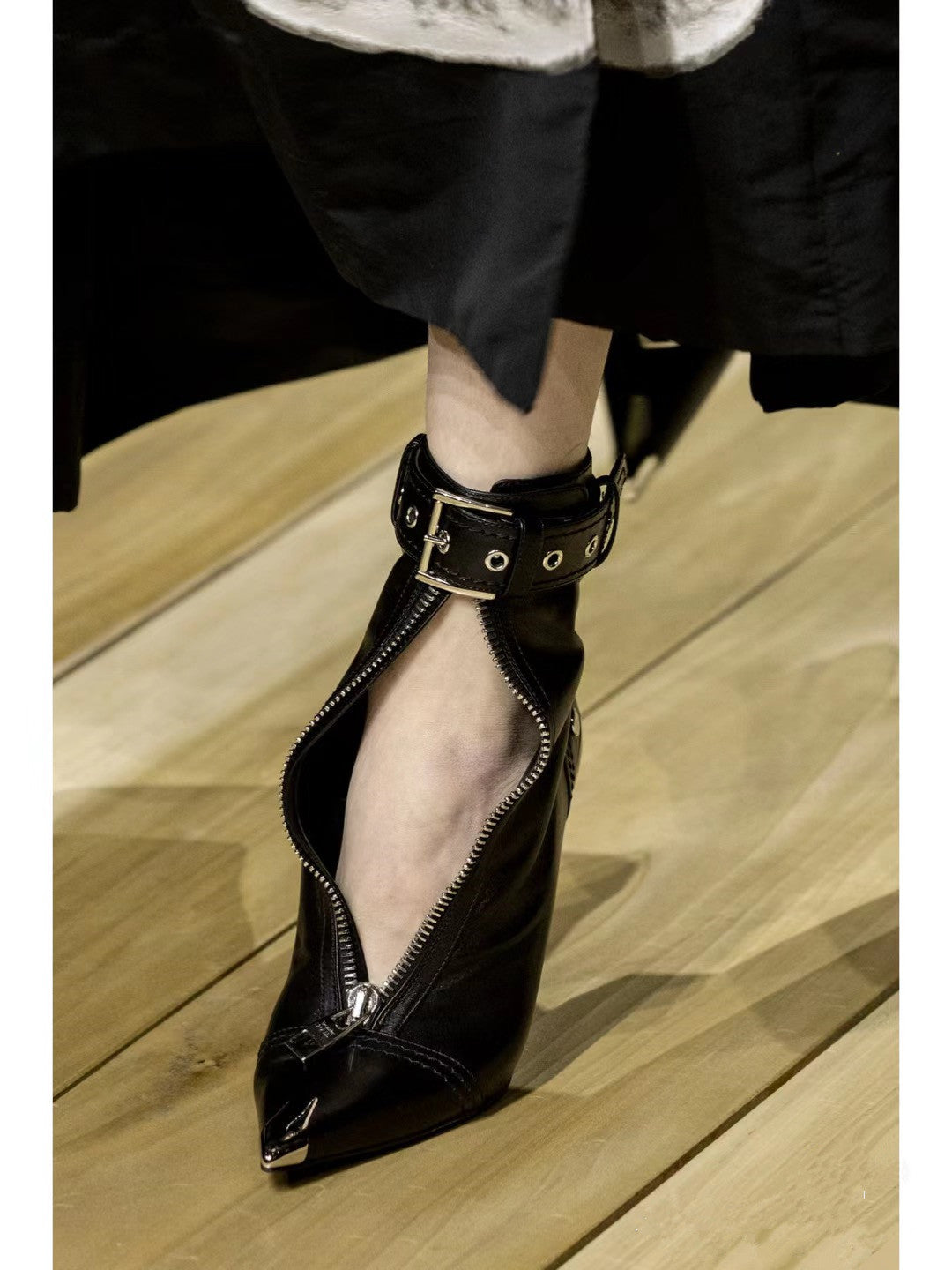 Shaped High Heeled Metal Pointed Buckle Boots