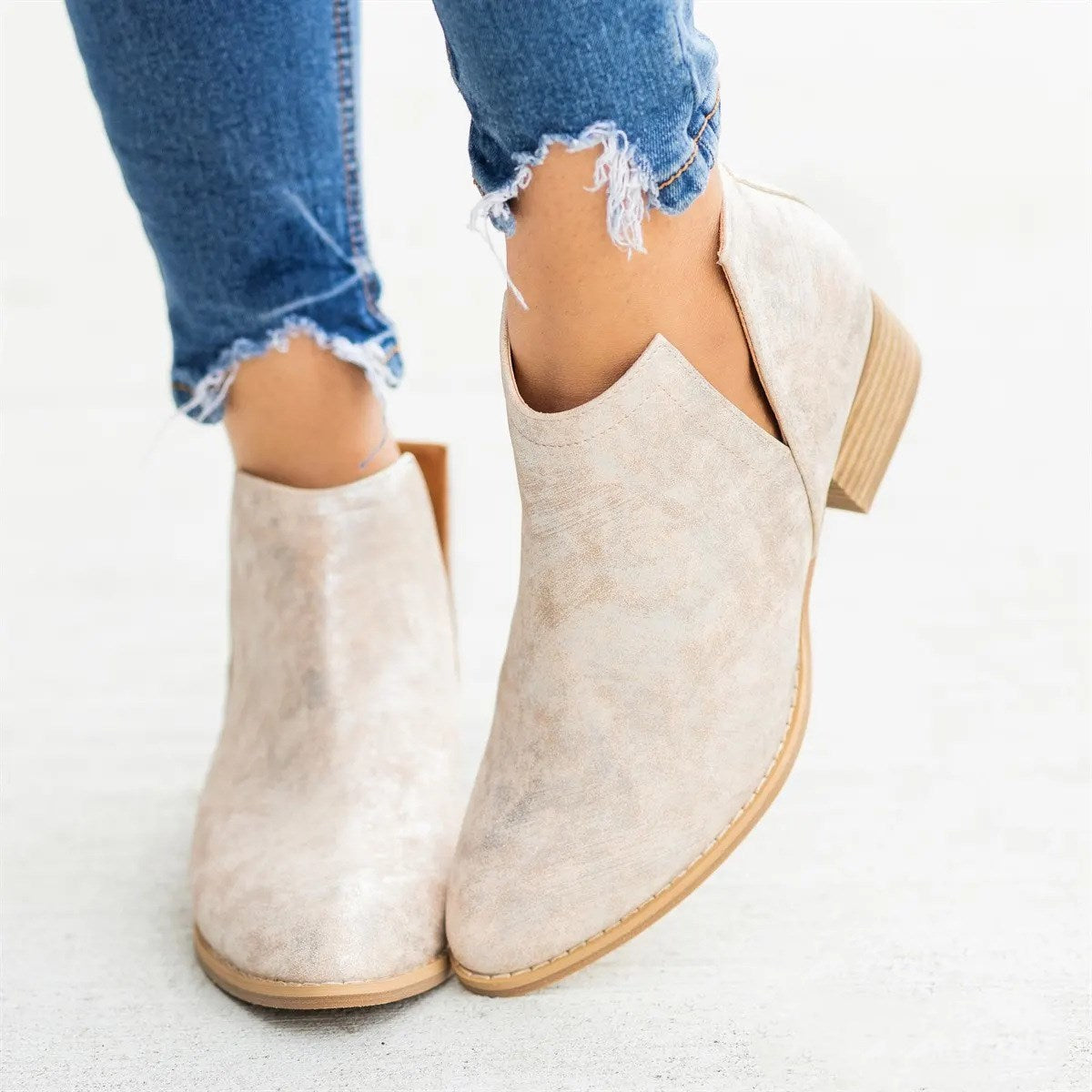 Round toe boots