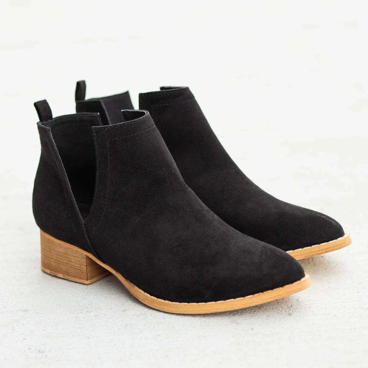 Round toe boots