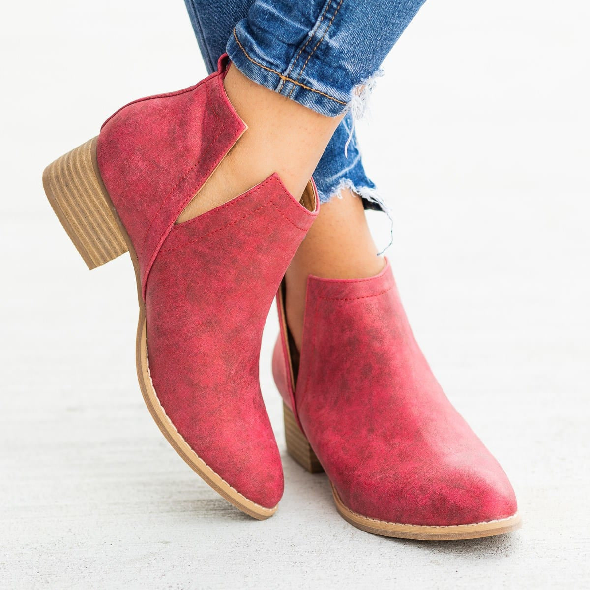 Round toe boots