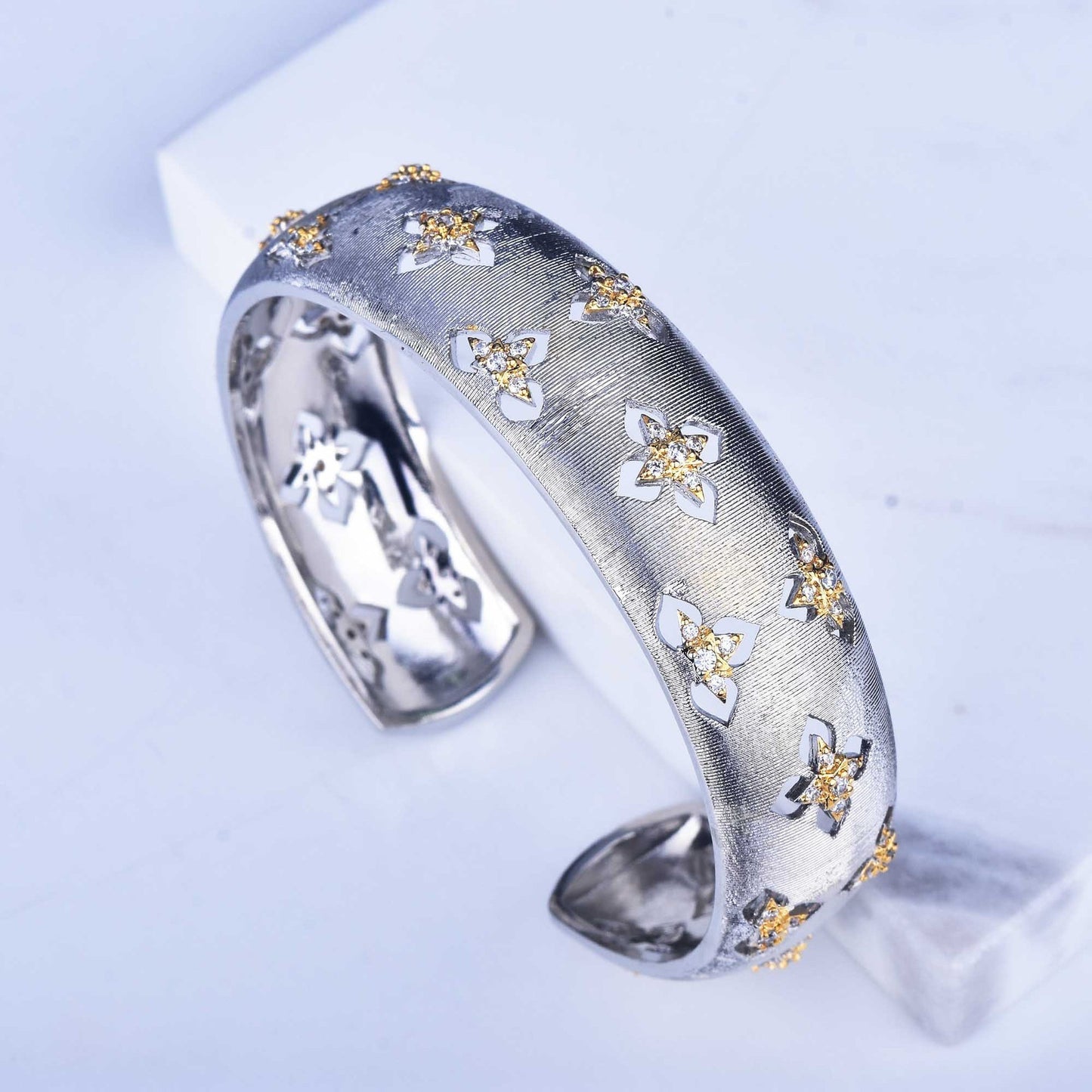 Hand-drawing Craft Lucky Four-leaf Clover Bracelet Female Retro Opening