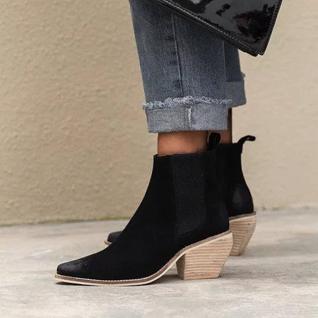 Female pointed toe retro women's leather boots sleeve