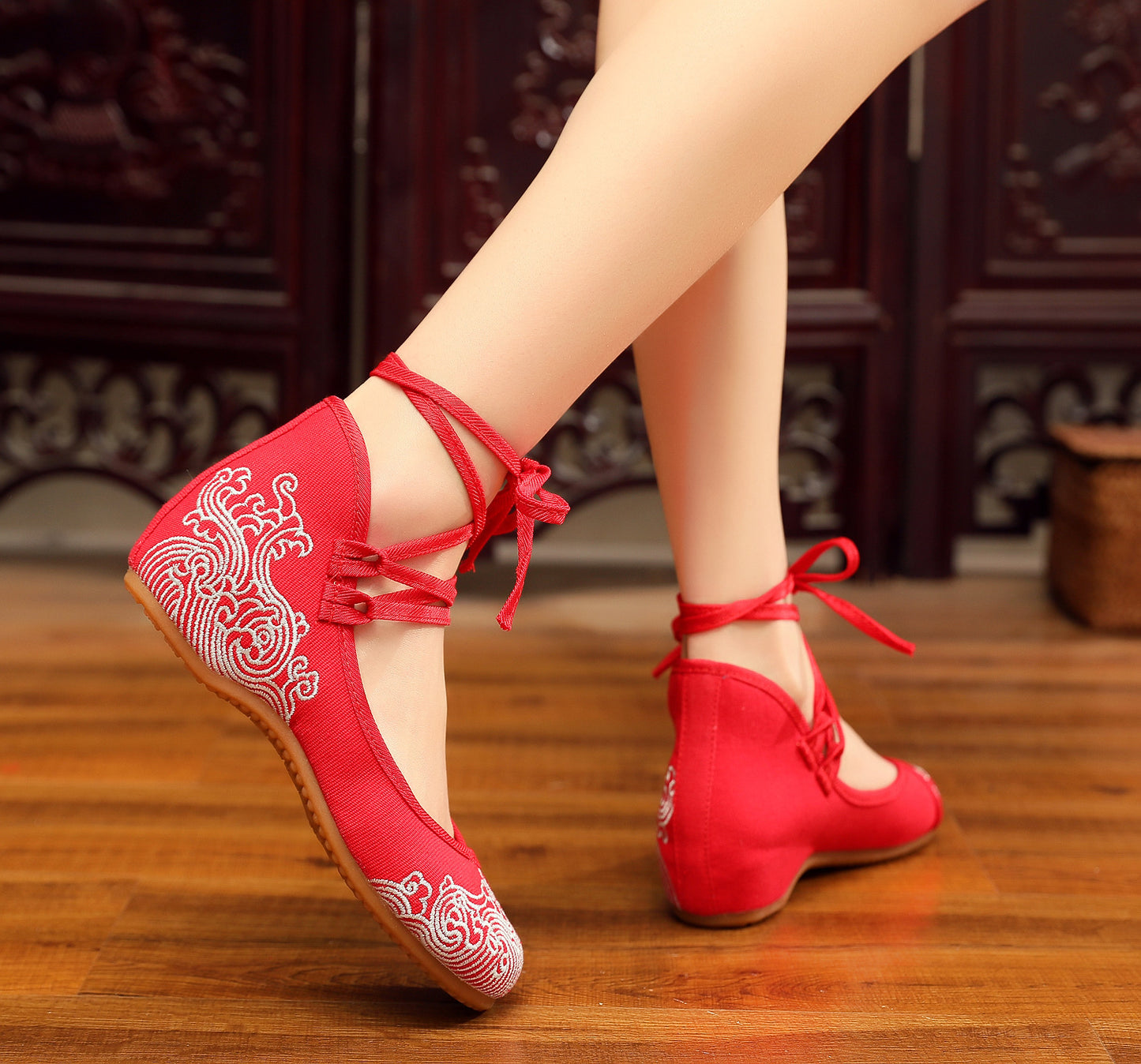 Retro Simple And Elegant Embroidered Cloth Shoes Soft Sole