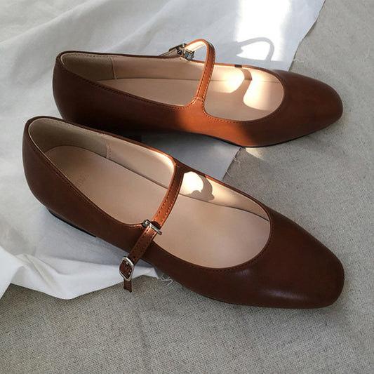 Flat-bottomed granny shoes nurse shoes